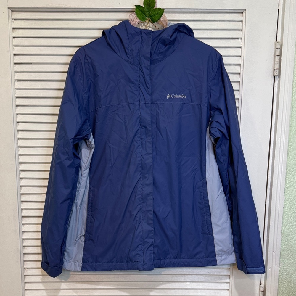 Columbia Navy and light blue windbreaker jacket